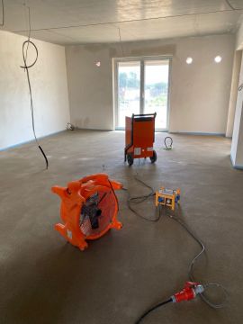 Die Trockner werden aufgestellt